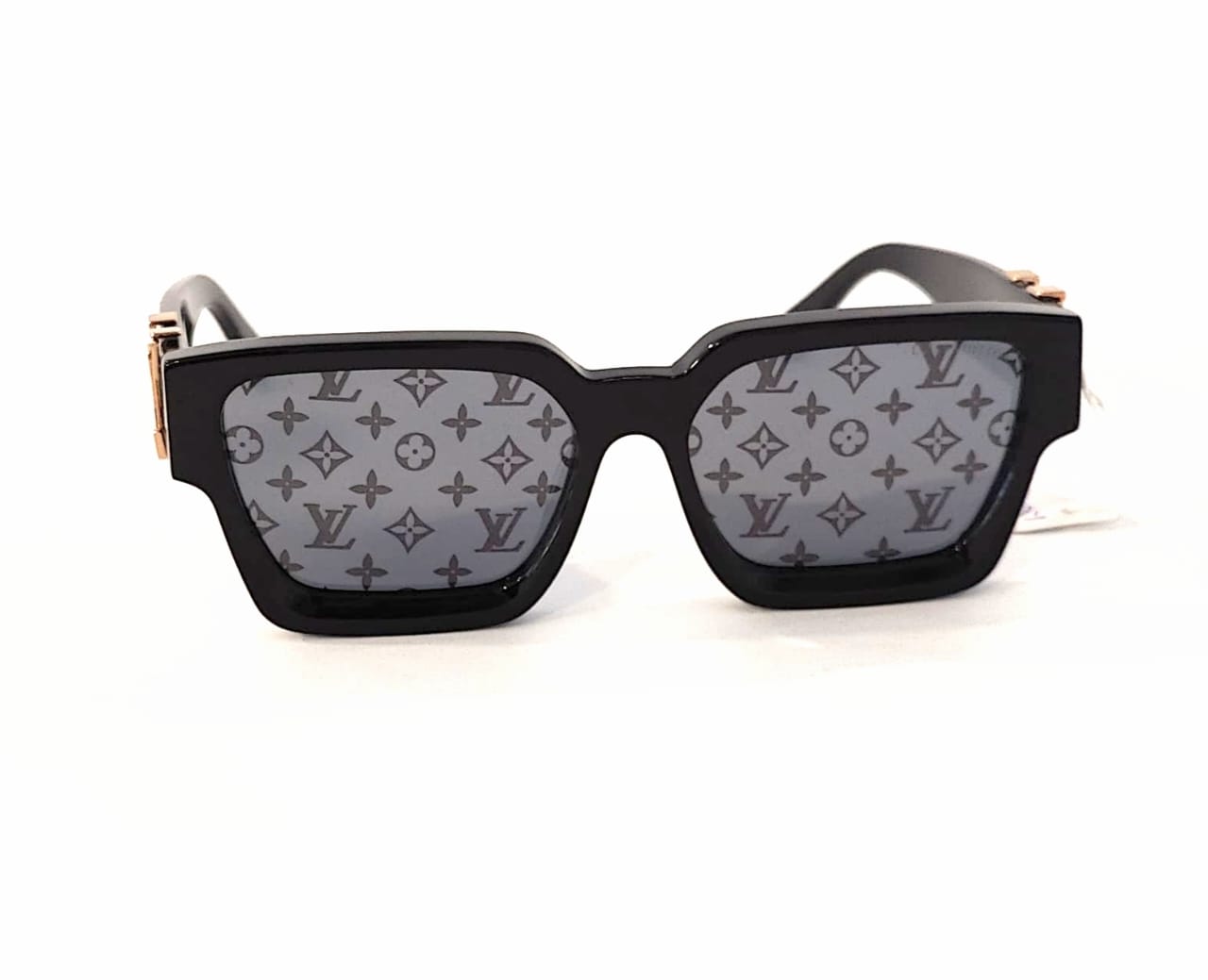 Eyeglass